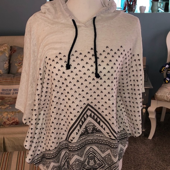 Poncho top - Picture 1 of 3